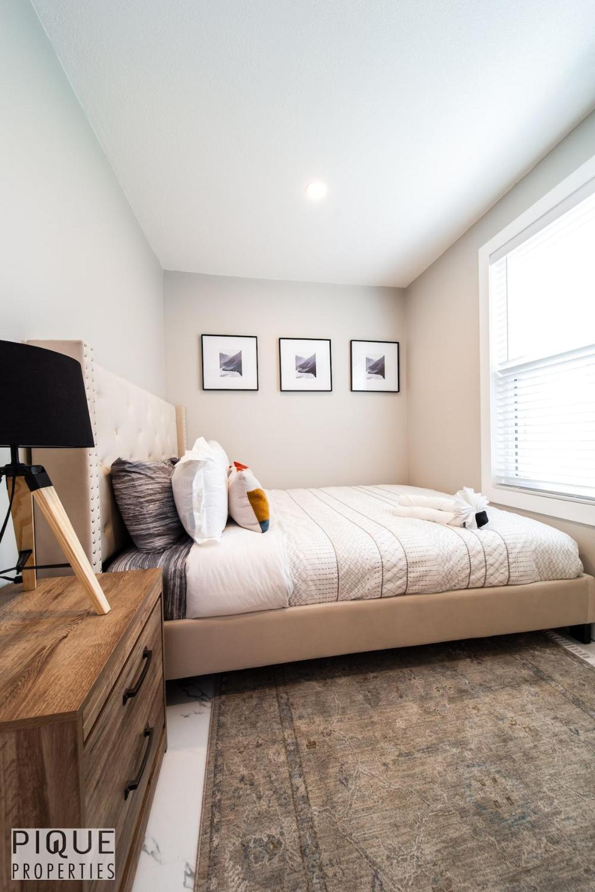 Park Life Escape-king Beds-sleeps 10-pet Friendly Apartment *
