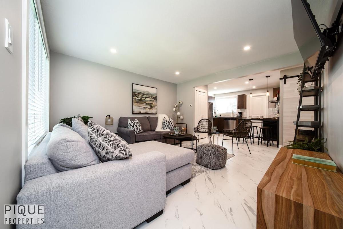 Park Life Escape-king Beds-sleeps 10-pet Friendly Edmonton