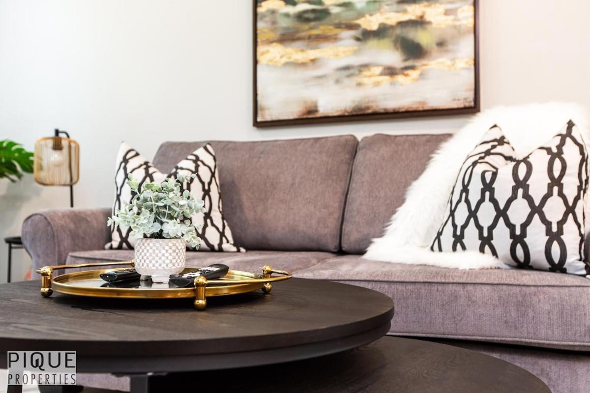 Park Life Escape-king Beds-sleeps 10-pet Friendly Apartment *