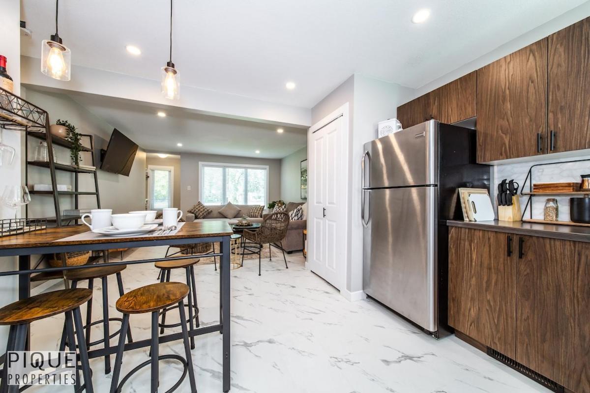 Apartment Park Life Escape-king Beds-sleeps 10-pet Friendly Edmonton