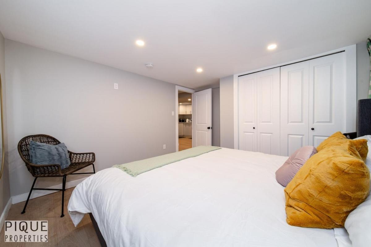 Park Life Escape-king Beds-sleeps 10-pet Friendly Edmonton