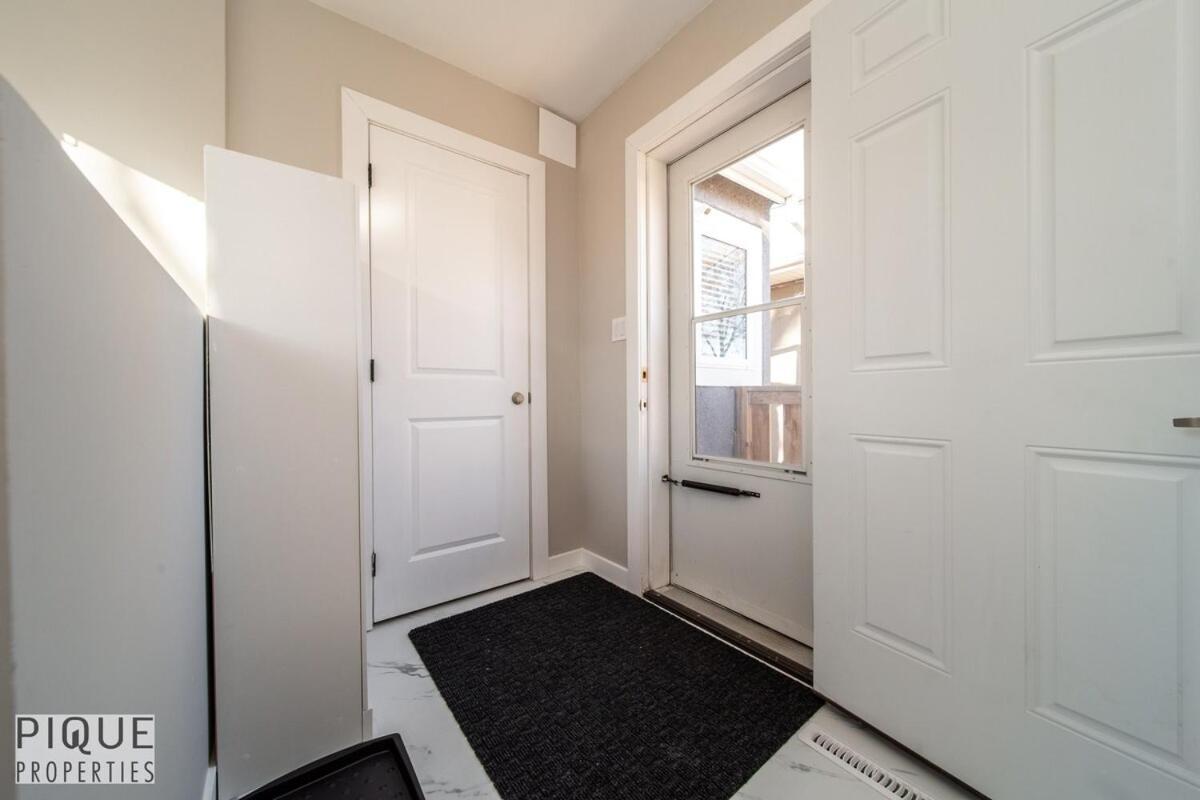 Park Life Escape-king Beds-sleeps 10-pet Friendly Apartment