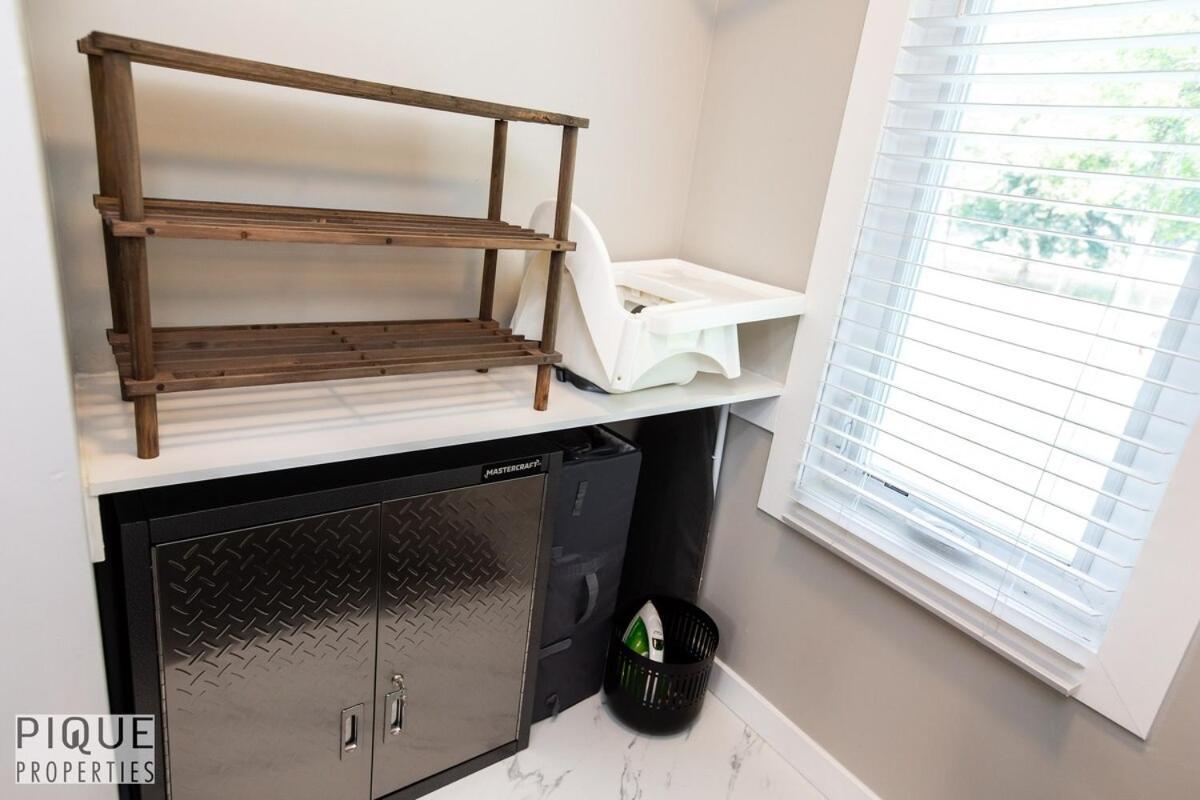 Apartment Park Life Escape-king Beds-sleeps 10-pet Friendly Edmonton
