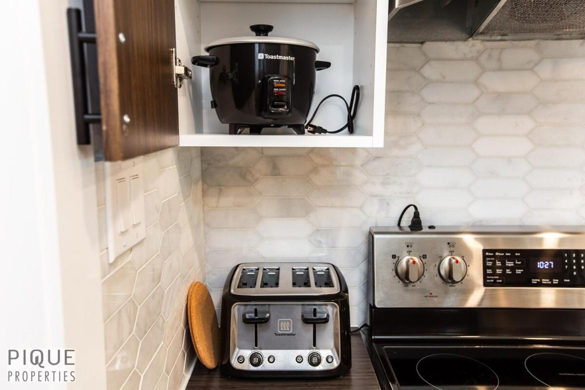 Park Life Escape-king Beds-sleeps 10-pet Friendly Edmonton