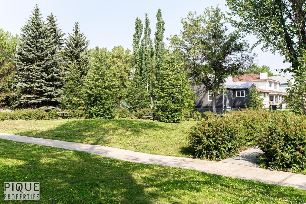 Park Life Escape-king Beds-sleeps 10-pet Friendly Apartment
